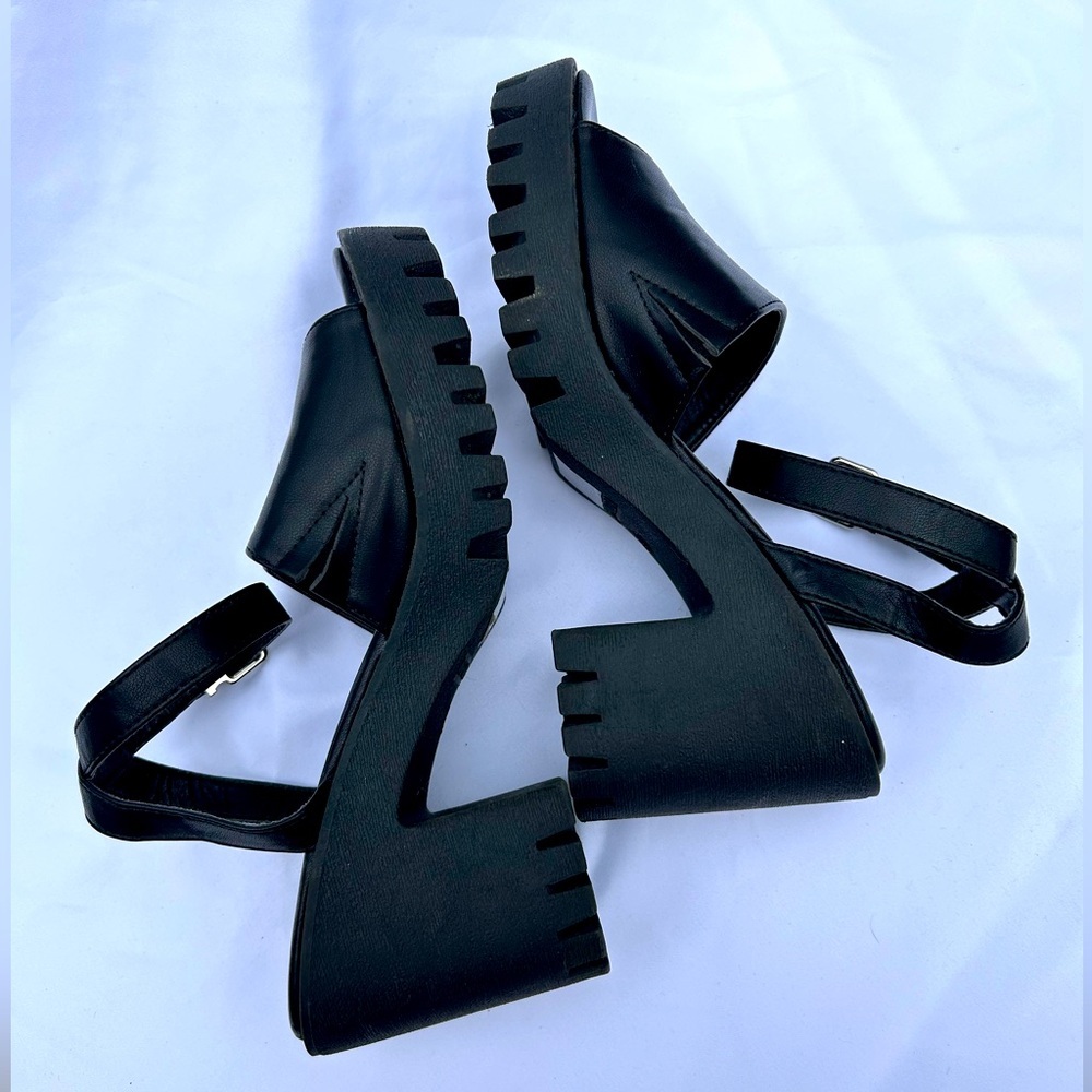 Top Moda size 6.5 chunky sole Y2K vegan leather peeptoe ankle strappy sa…